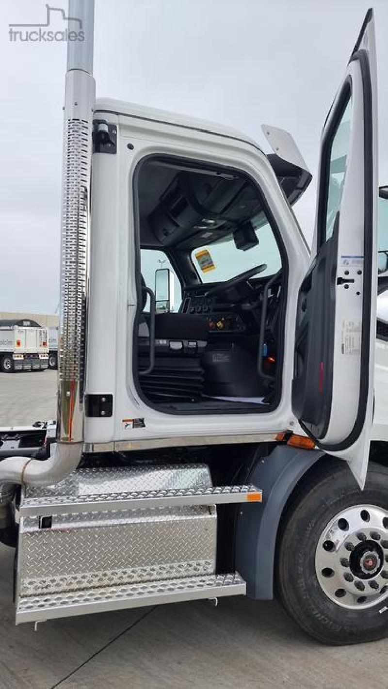 2024 Freightliner Cascadia 116 Tipper 