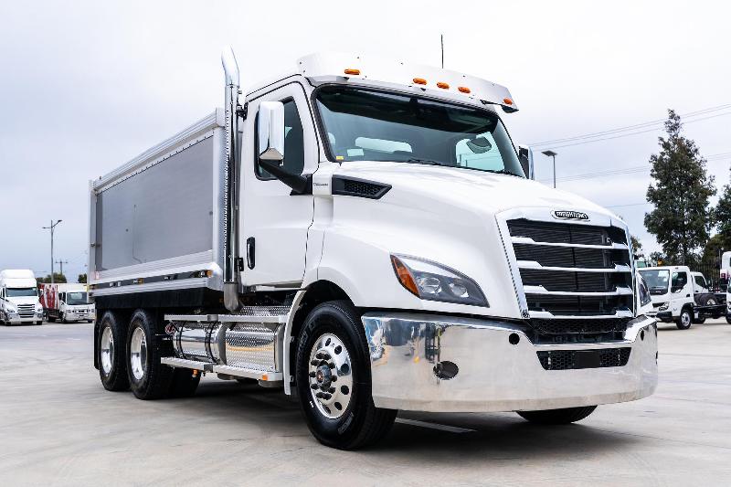 2023 Freightliner Cascadia 116 Tipper 