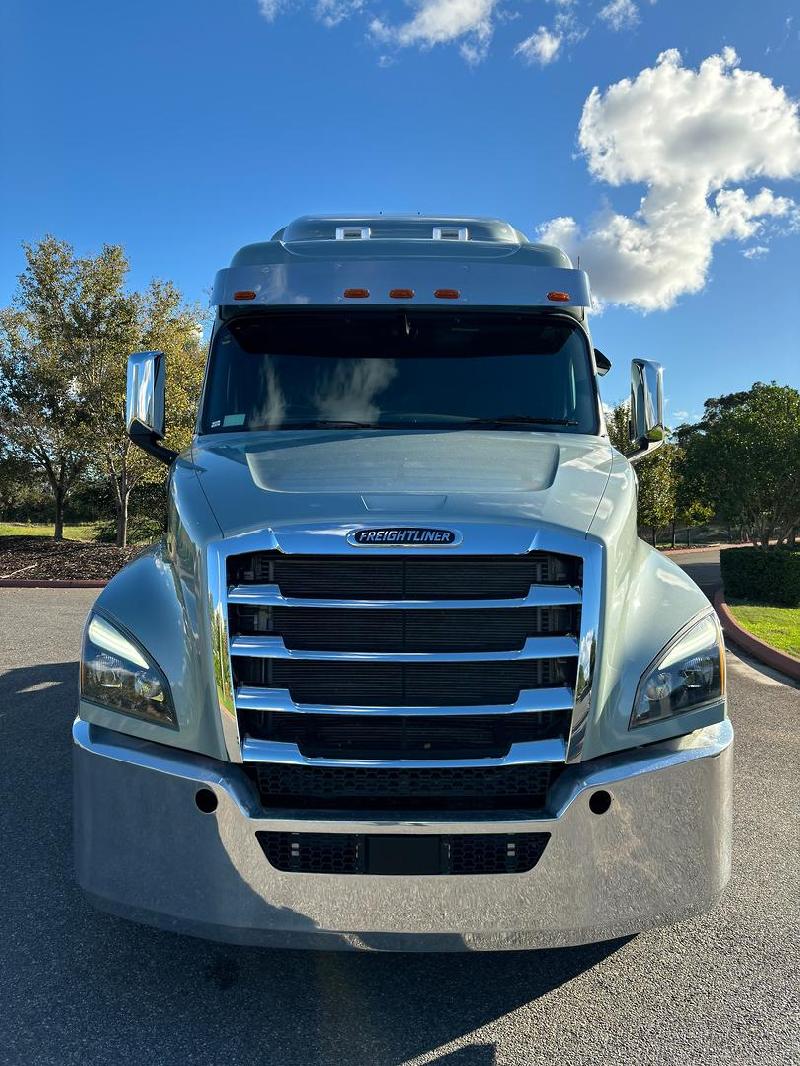 2023 Freightliner Cascadia 126 