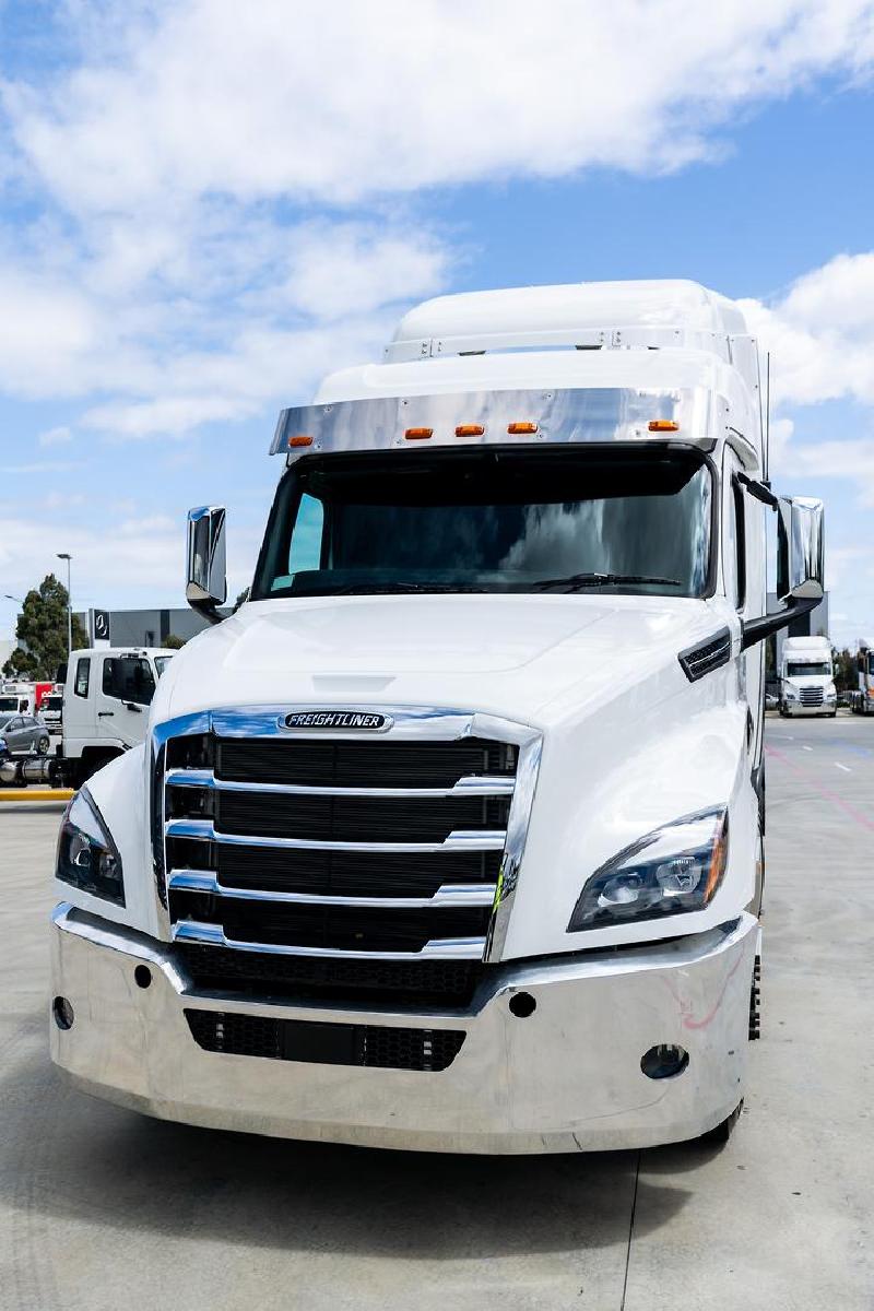 2023 Freightliner Cascadia 126 