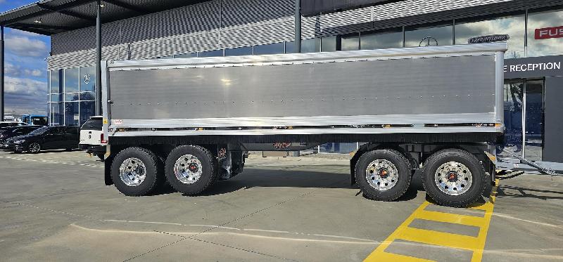 2023 Freightliner Cascadia 116 Tipper 