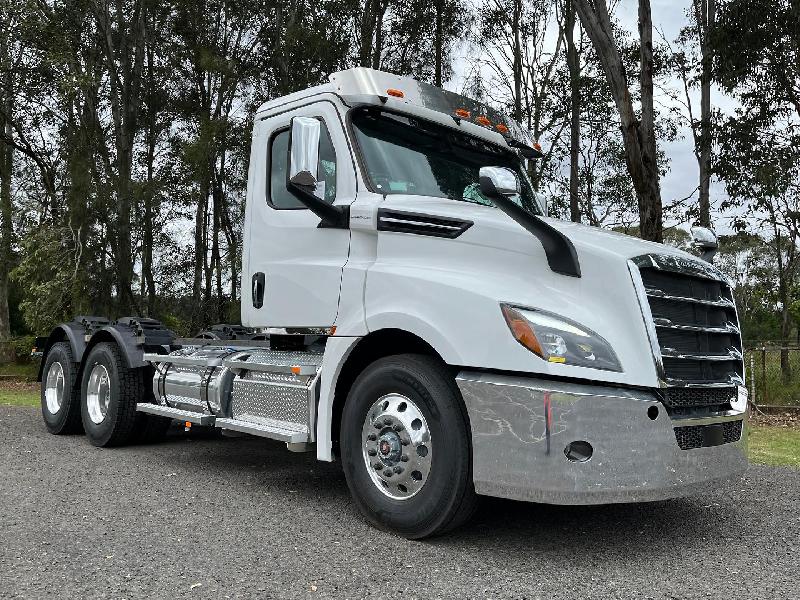 2024 Freightliner Cascadia 126 Tipper