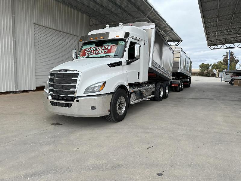 2023 Freightliner Cascadia 126 Tipper 