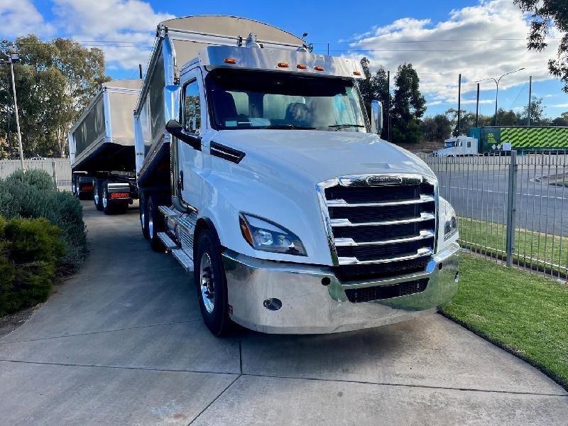 2024 Freightliner Cascadia 126 