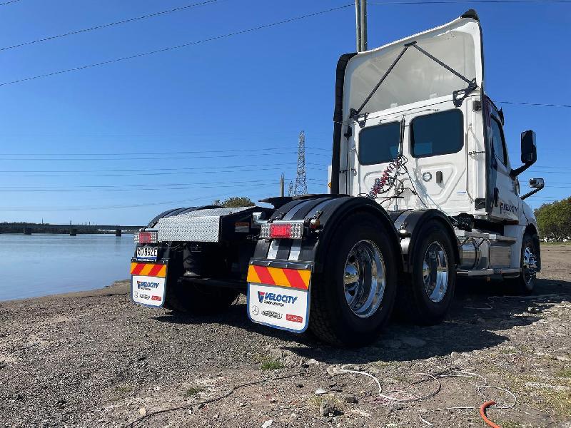 2023 Freightliner Cascadia 126 