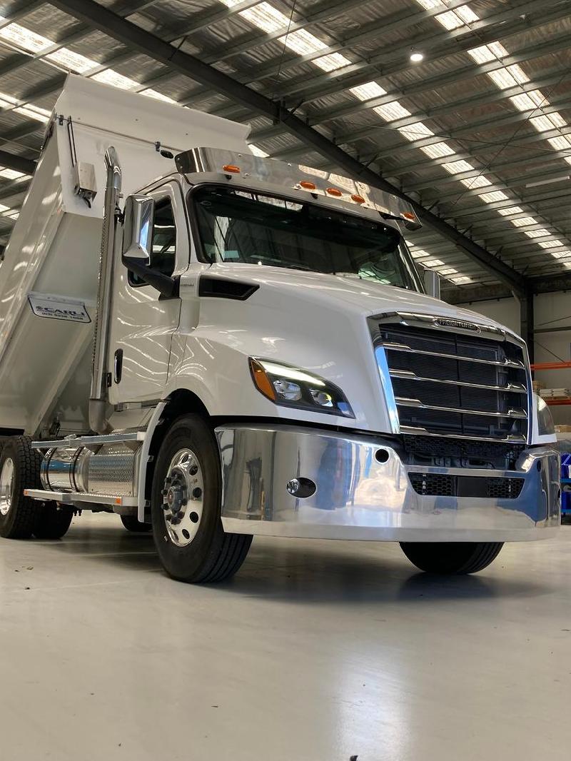 2023 Freightliner Cascadia 116 Tipper 