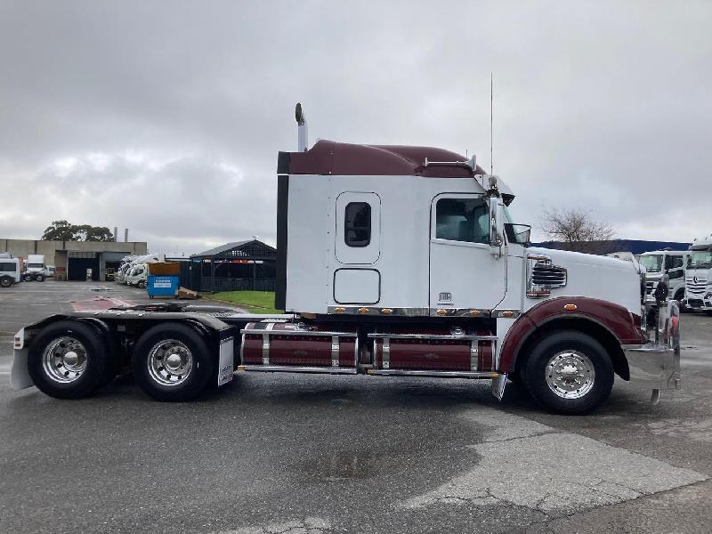 2015 Freightliner Coronado 122 