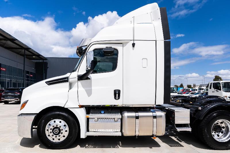 2023 Freightliner Cascadia 126 