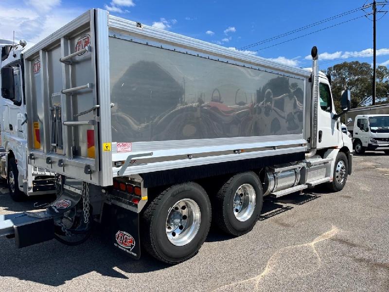 2023 Freightliner Cascadia 116 Tipper 