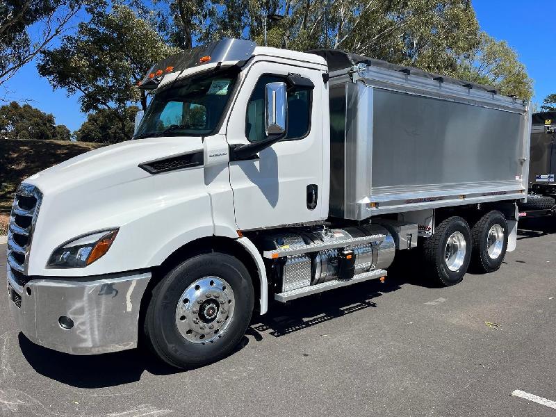 2023 Freightliner Cascadia 116 Tipper 