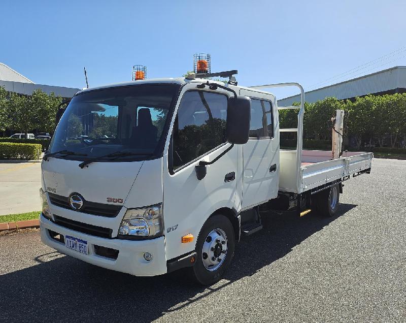 2017 Hino 917 - 300 Series HINO 