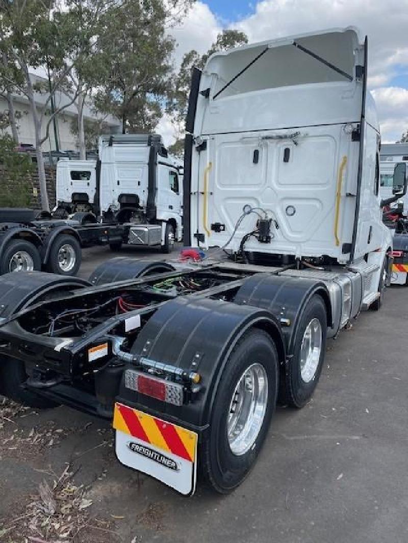 2023 Freightliner Cascadia 126 126 