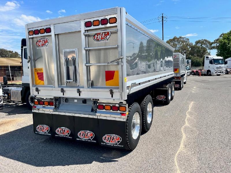 2023 Freightliner Cascadia 116 Tipper 