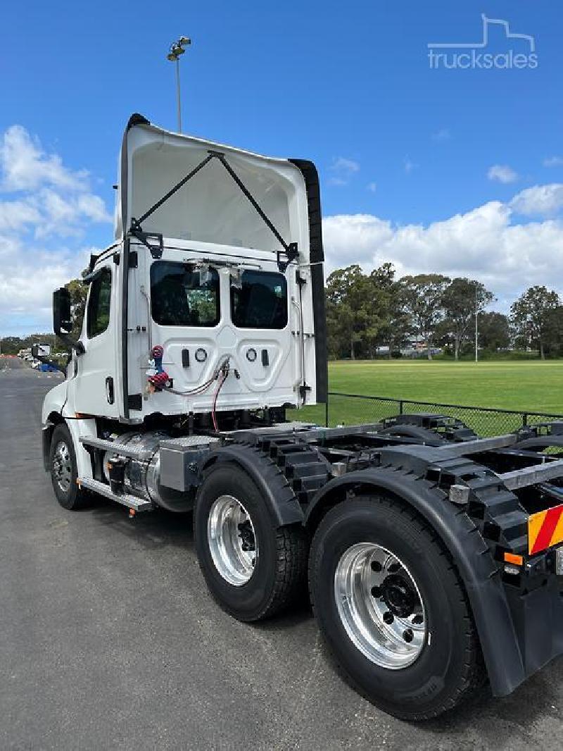 2023 Freightliner Cascadia 126 