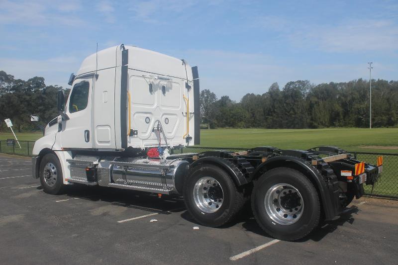 2024 Freightliner Cascadia 126 