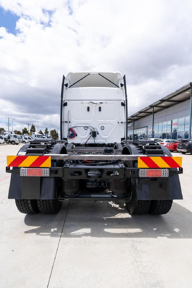 2023 Freightliner Cascadia 126 