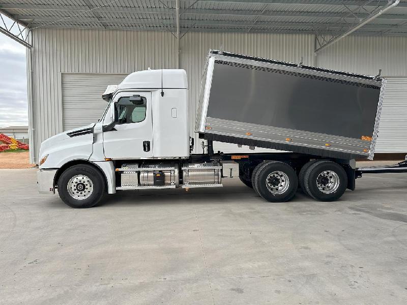 2023 Freightliner Cascadia 126 Tipper 