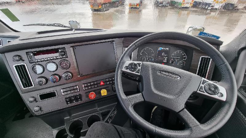 2024 Freightliner Cascadia 126 Tipper 