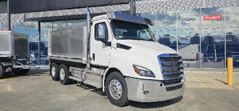 2023 Freightliner Cascadia 116 Tipper 