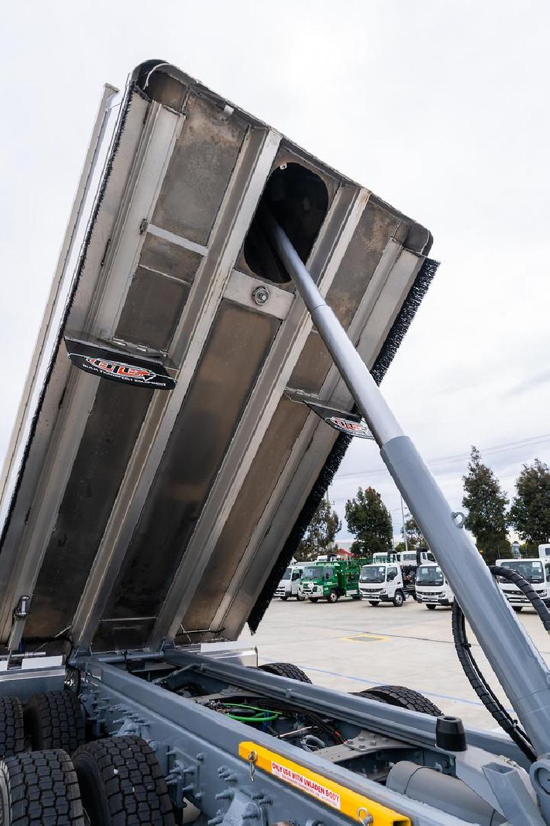 2023 Freightliner Cascadia 116 Tipper 