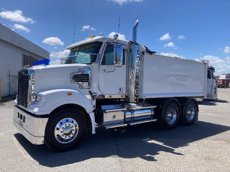 2013 Freightliner Coronado 114 