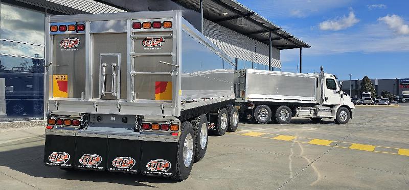 2023 Freightliner Cascadia 116 Tipper 