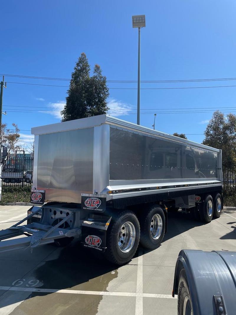 2023 Freightliner Cascadia 116 Tipper 