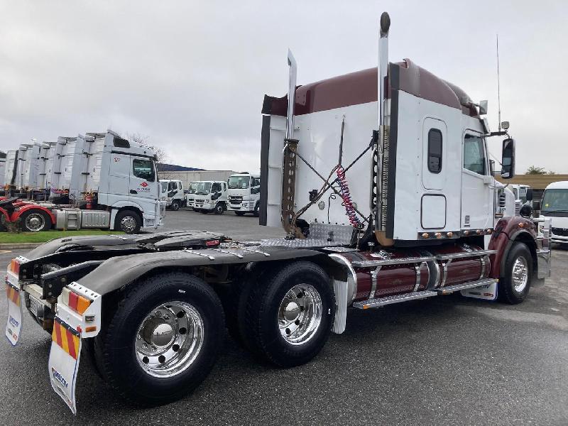 2015 Freightliner Coronado 122 