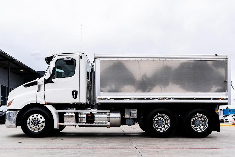 2023 Freightliner Cascadia 116 Tipper 