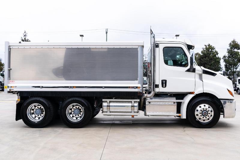 2023 Freightliner Cascadia 116 Tipper 