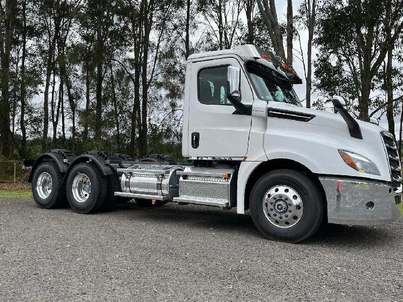 2024 Freightliner Cascadia 126 Tipper 