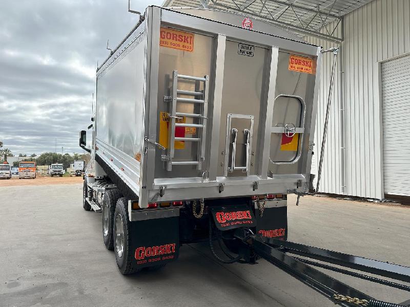 2023 Freightliner Cascadia 126 Tipper 