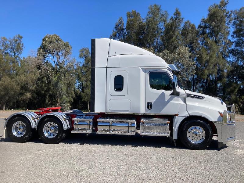 2023 Freightliner Cascadia 126 