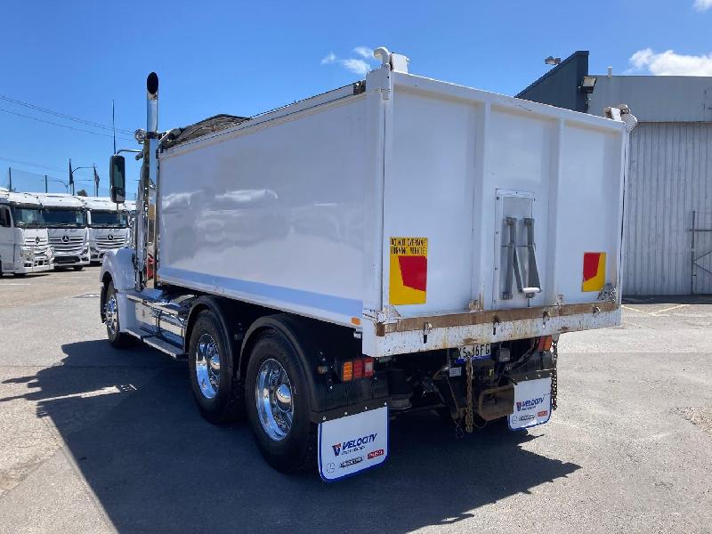 2013 Freightliner Coronado 114 