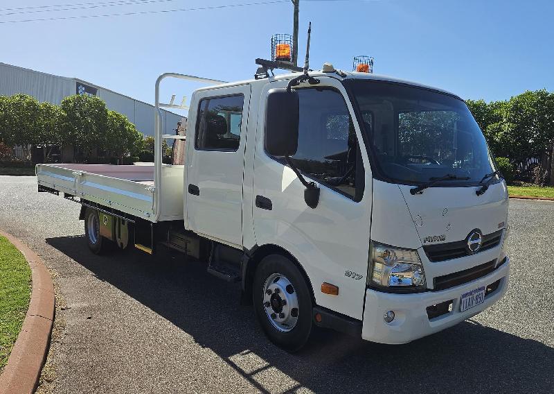 2017 Hino 917 - 300 Series HINO