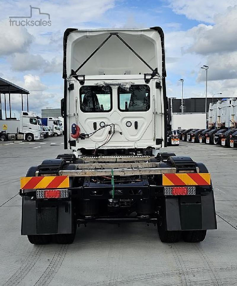 2023 Freightliner Cascadia 116 