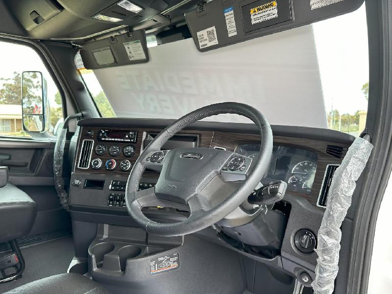 2023 Freightliner Cascadia 126 Tipper 