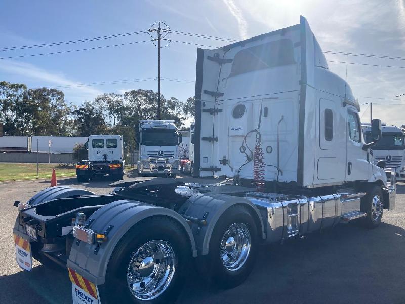 2021 Freightliner Cascadia 126 