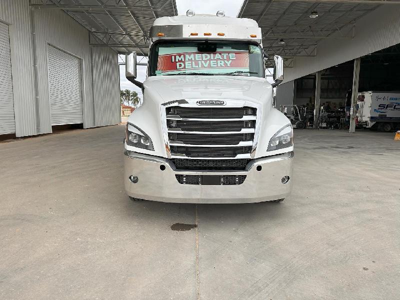 2023 Freightliner Cascadia 126 Tipper 