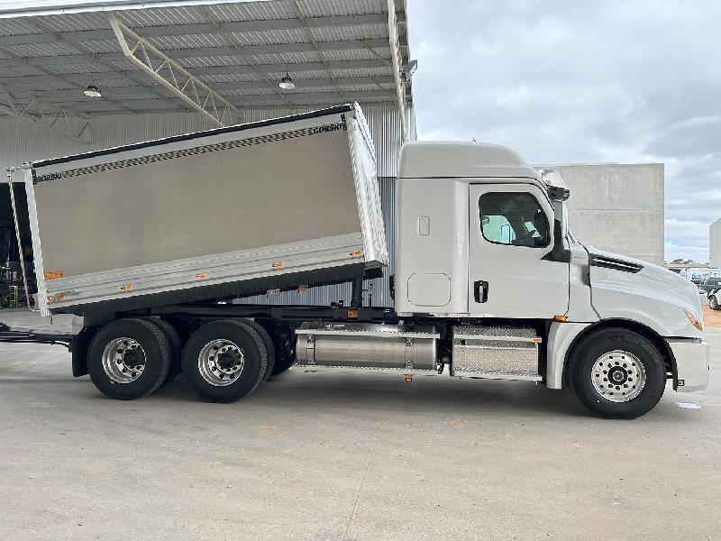 2023 Freightliner Cascadia 126 Tipper 