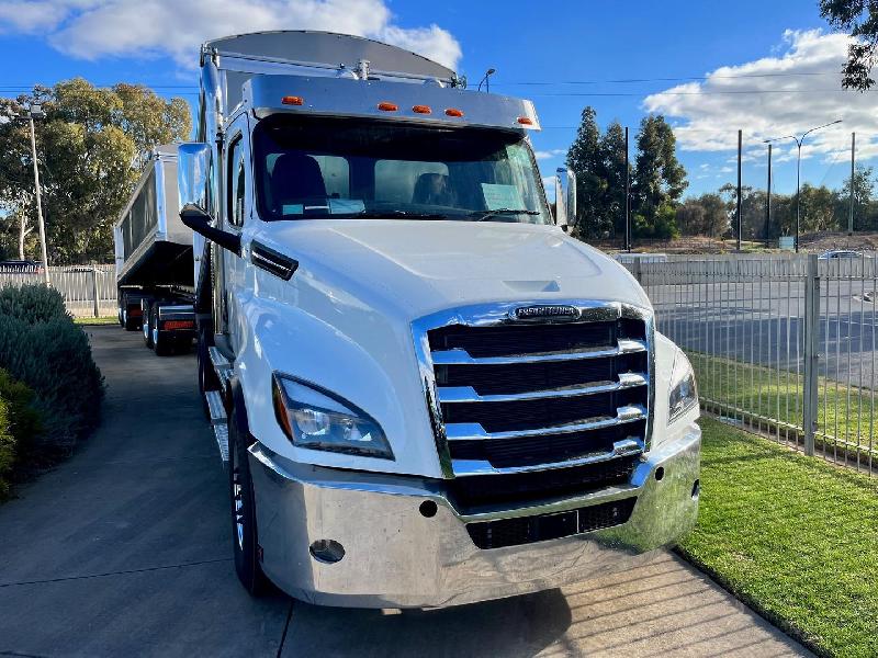 2024 Freightliner Cascadia 126 