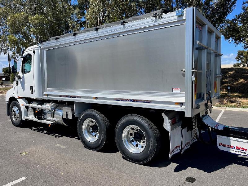 2023 Freightliner Cascadia 116 Tipper 